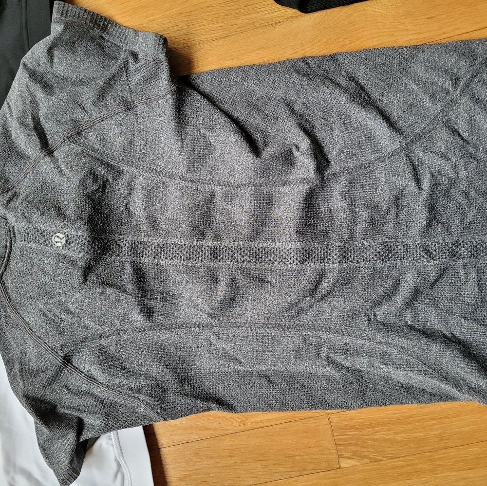 Lululemon 5 Piece Bundle Align Jogger, Bras, Swiftly Tech Tee, Fast & Free Crop - Picture 4 of 16